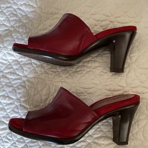 Brilliance Red Aerosoles Mule Heels Size 7.5m